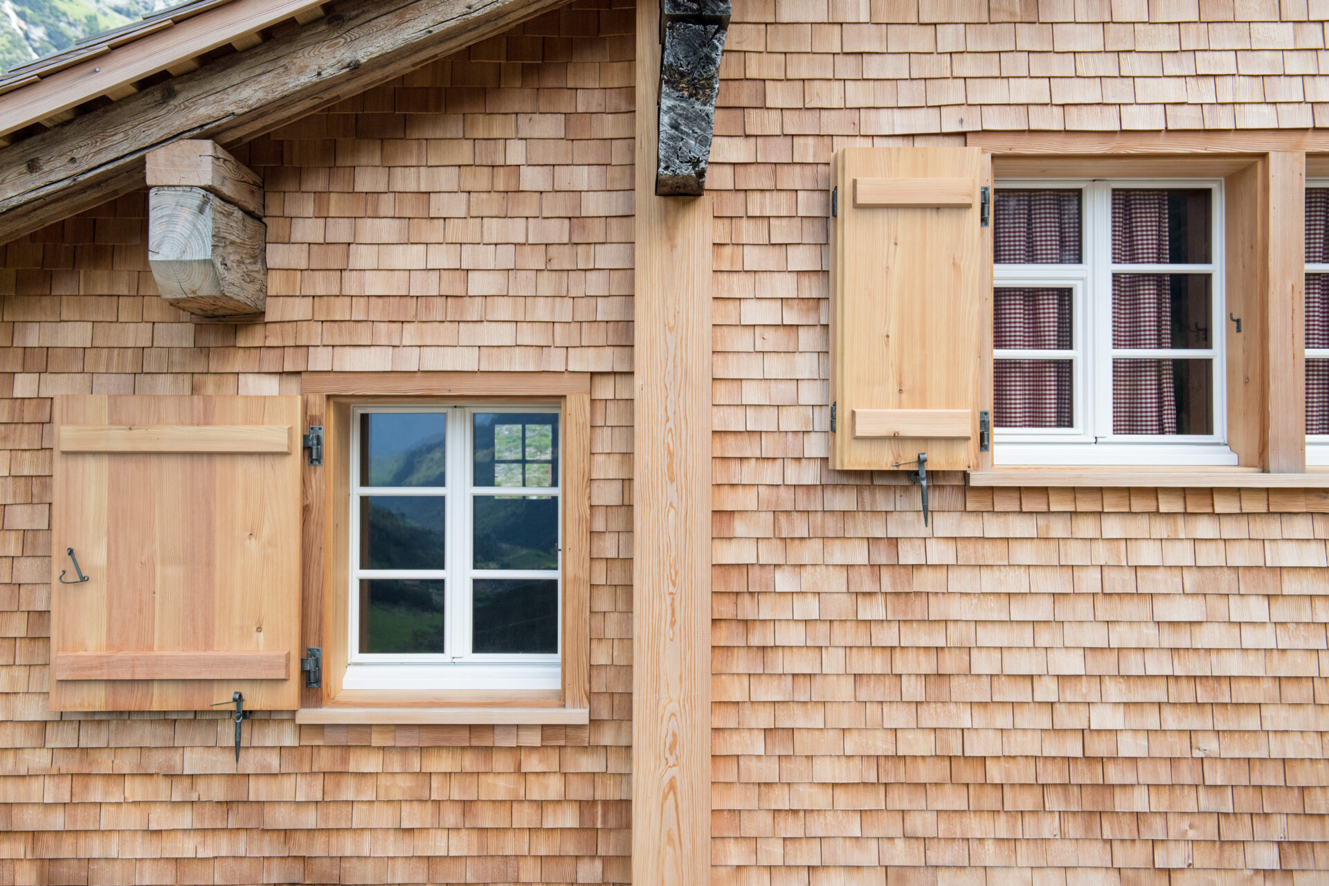 Alphütte Äsch Unterschächen, Fassade Holzschindeln, marty architektur