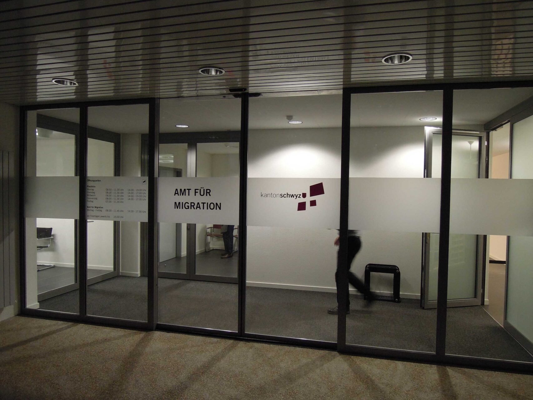 Amt für Migration und Passbüro Schwyz, Eingangsbereich, marty architektur