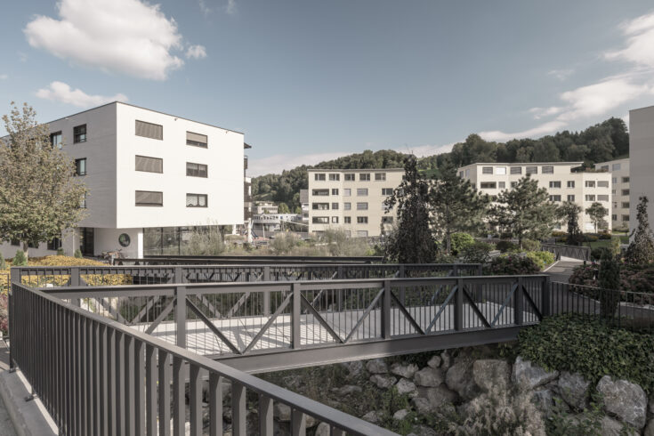 Bächlipark Wollerau, Aussenaufnahme Brücke, marty architektur