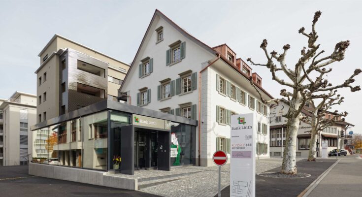 Kreuz Altendorf, Aussenaufnahme mit Bank, marty architektur