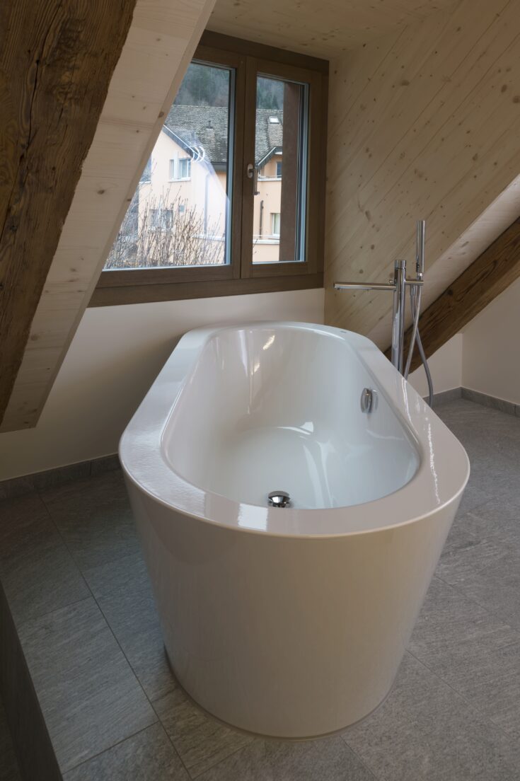 Lehnhof Altdorf, Attikawohnung Badewanne, marty architektur
