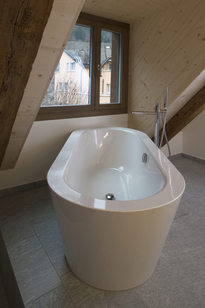 Lehnhof Altdorf, Attikawohnung Badewanne, marty architektur