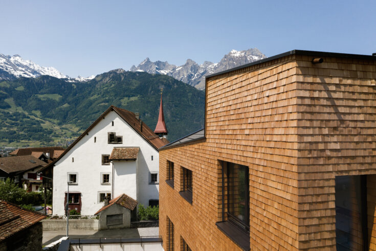 Raiffeisenbank Schächental Bürglen, Fassade Holzschindeln, marty architektur