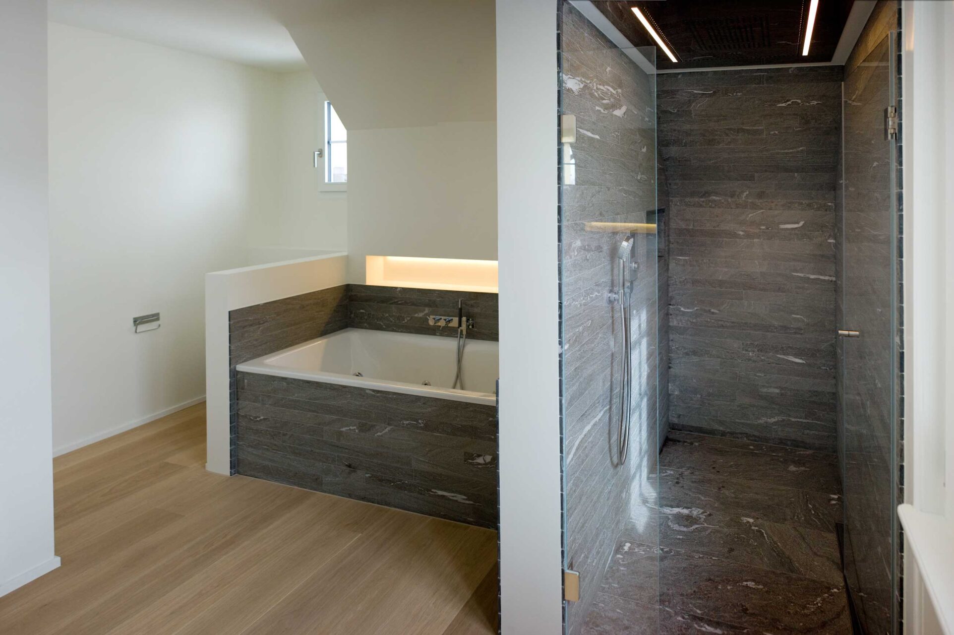 Salve Regina Einsiedeln, Badewanne und Dusche, marty architektur
