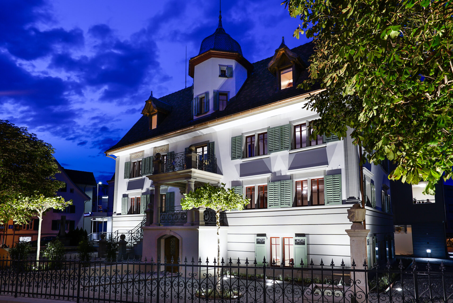 Schlössli Lachen Altbau, Aussenaufnahme Nacht, marty architektur