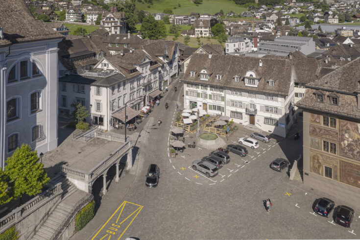 Freiluftcafé Hauptplatz Schwyz, Drohnenaufnahme, marty architektur