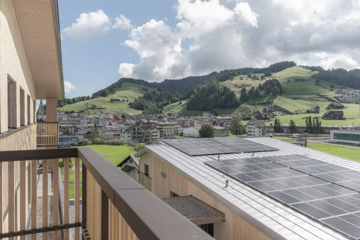 Rössliweid Rothenthurm, Balkon mit Aussicht, marty architektur