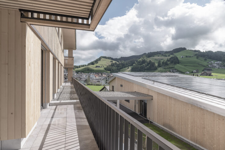 Rössliweid Rothenthurm, Balkon mit Aussicht, marty architektur