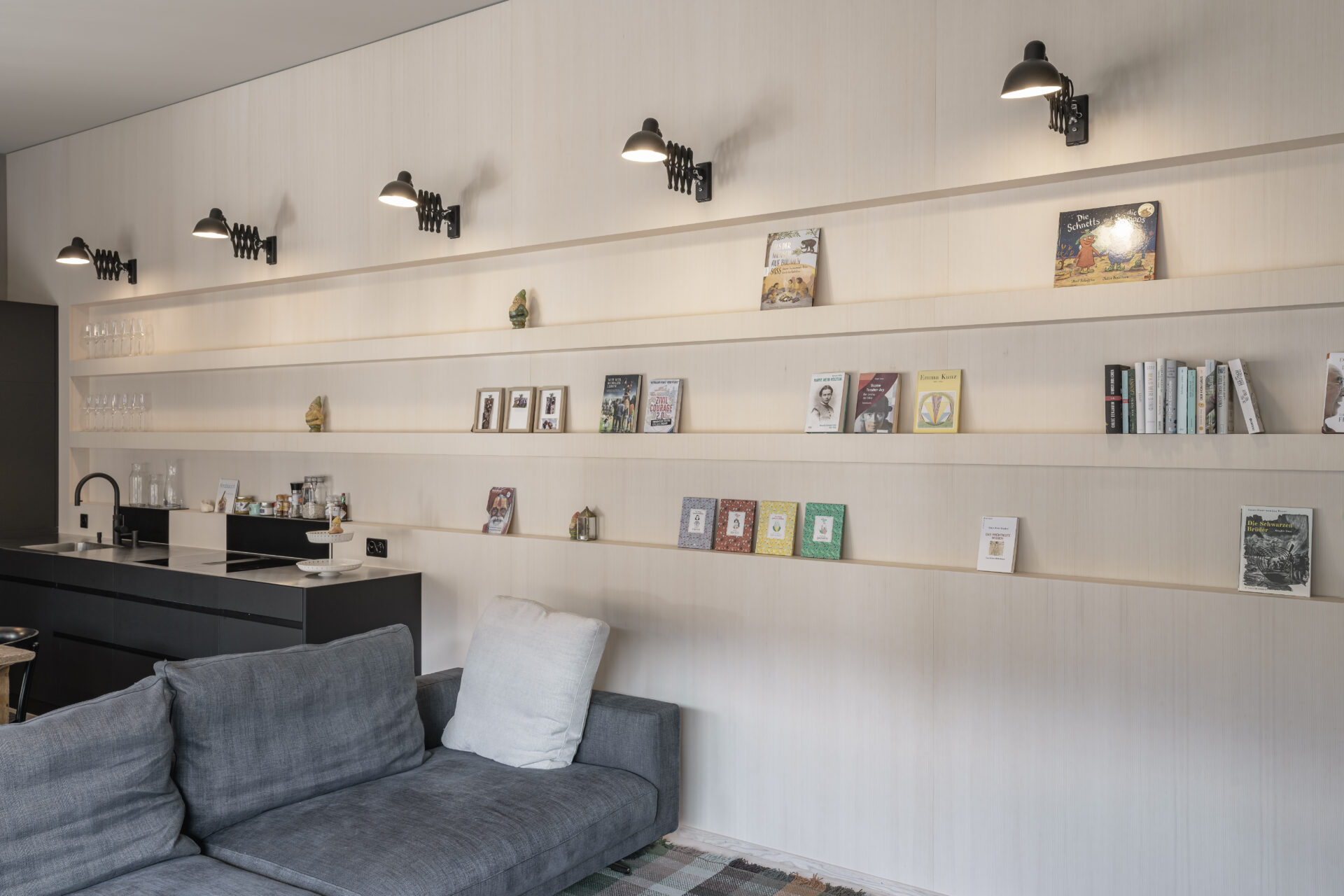 Ringstrasse Stoos, Wandregale, marty architektur