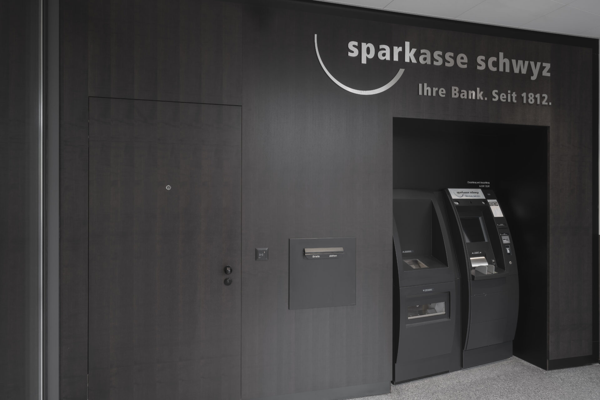 Sparkasse Brunnen, 24h-Zone mit Bancomat, marty architektur