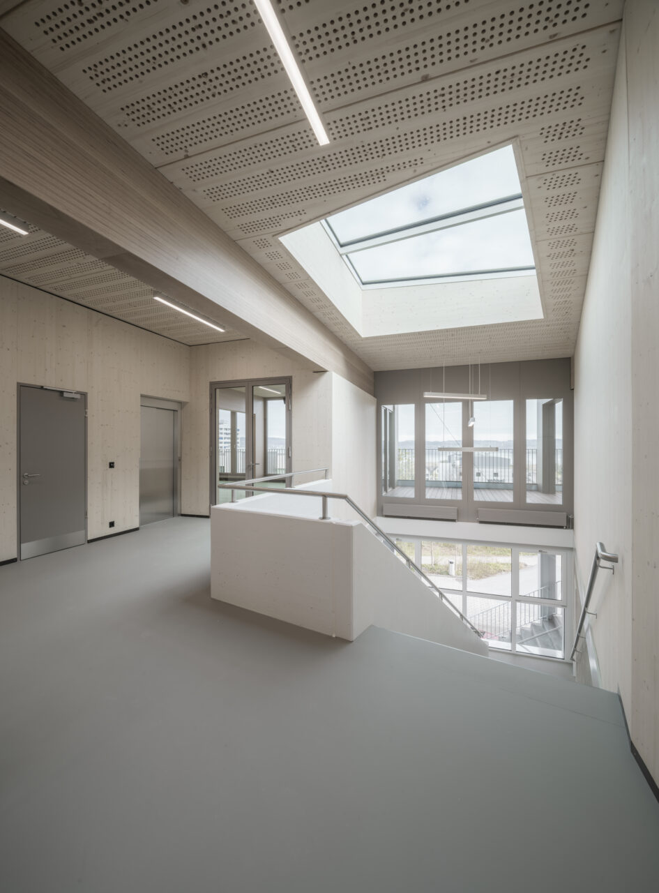 Dreifachturnhalle Pfäffikon, Oblicht und Treppenabgang, marty architektur