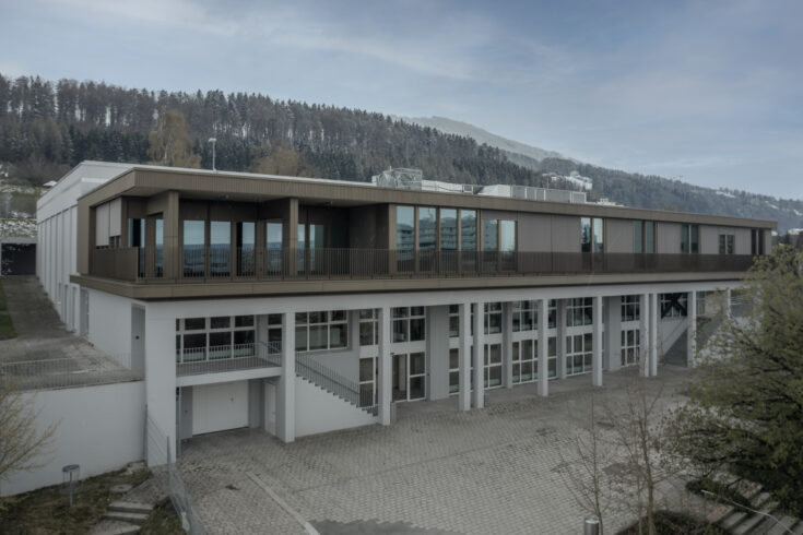 Dreifachturnhalle Pfäffikon, Aussenaufnahme, marty architektur