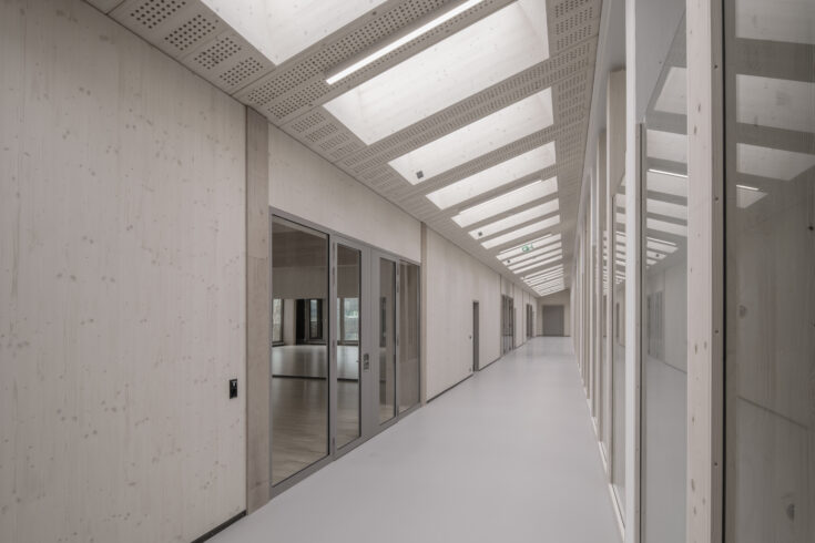 Dreifachturnhalle Pfäffikon, Korridor, marty architektur