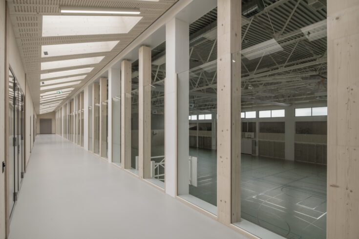Dreifachturnhalle Pfäffikon, Korridor, marty architektur