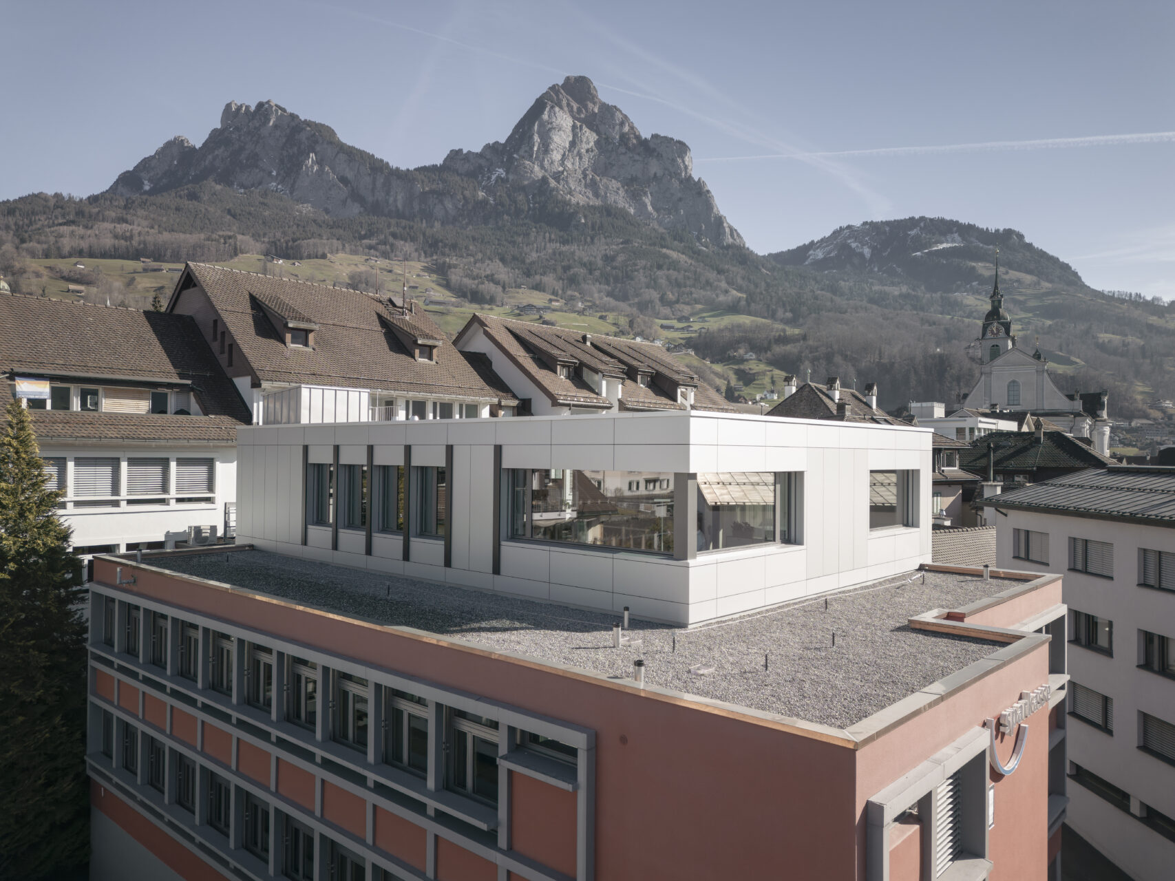 Sparkasse Schwyz, Aussenaufnahme, marty architektur