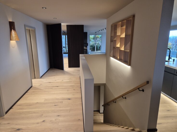 Erlenhalde Wollerau, Treppenaufgang in Wohnung, marty architektur